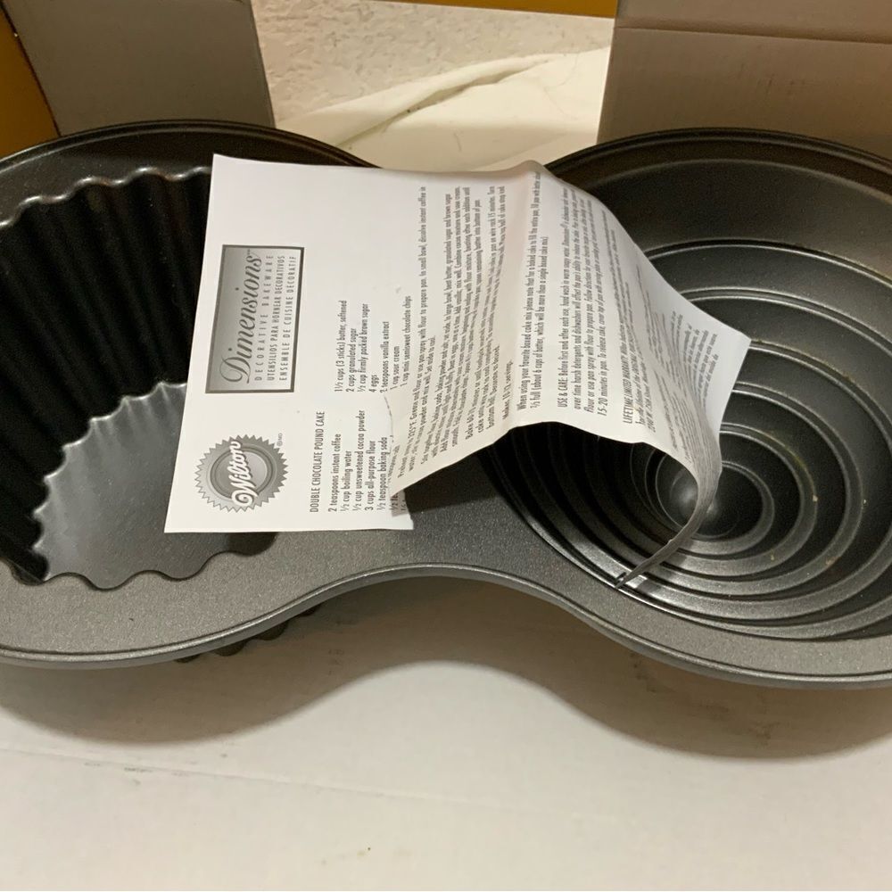 Wilton Giant Cupcake Pan Kitchen Bakeware Non Stick 10 Cup Mold - Picture 6 of 7